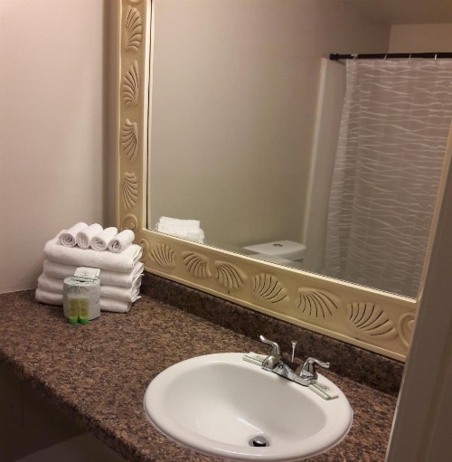 Ocean Waves Hotel - image 9