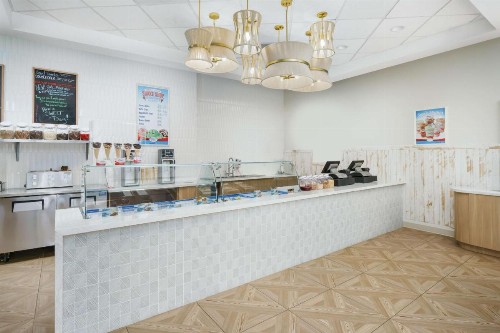 South Bay Inn & Suites - image 10
