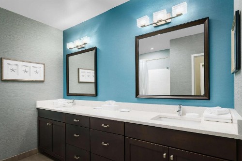 South Bay Inn & Suites - image 17