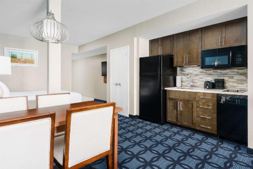 South Bay Inn & Suites - image 48