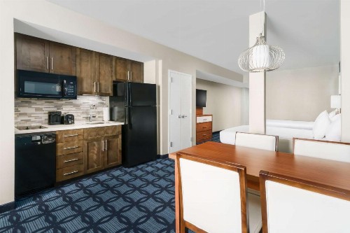 South Bay Inn & Suites - image 49
