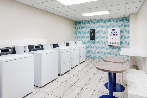 South Bay Inn & Suites - image 50