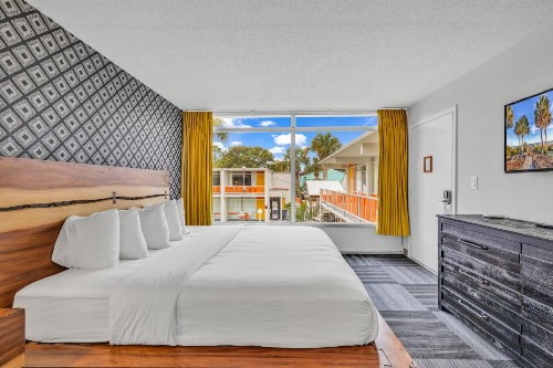 Holiday Shores Ascend Hotel Collection - image 23