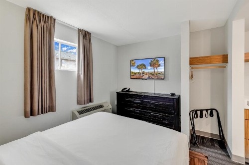 Holiday Shores Ascend Hotel Collection - image 38