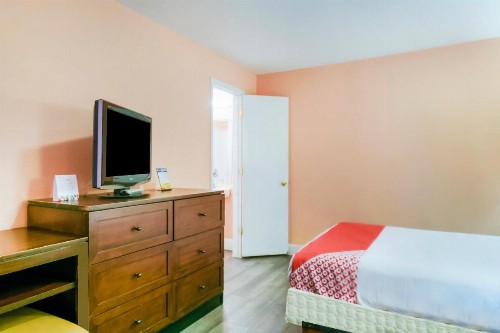 OYO Hotel Myrtle Beach Kings Hwy - image 9