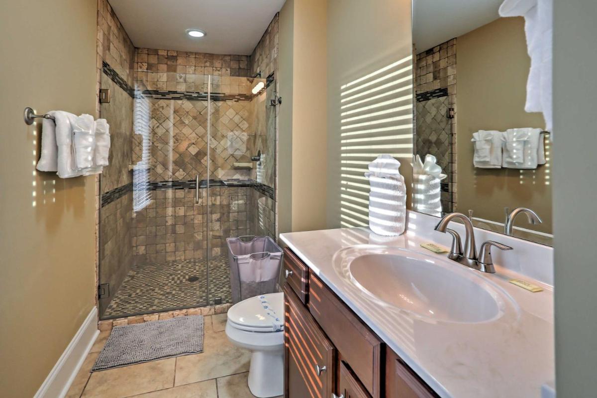 Myrtle Beach Getaway with Elevator 1 Block to Beach - image 6