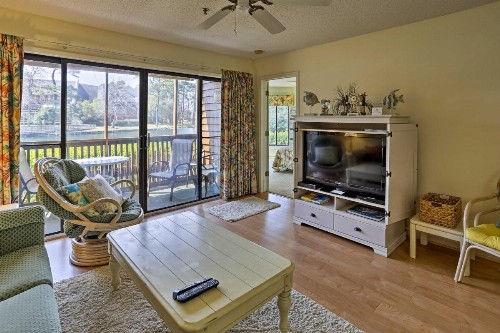 Beautiful Lakefront Condo - 5 Min Walk to Beach!