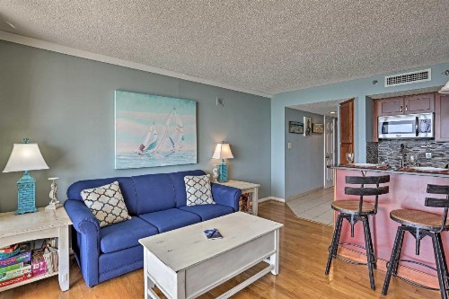 Romantic Summer Getaway with Community Pool Access - image 7