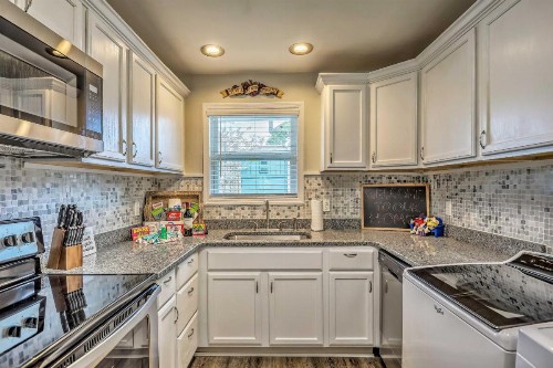 Modern Townhome - 2 Blocks to Myrtle Beachfront! - image 11