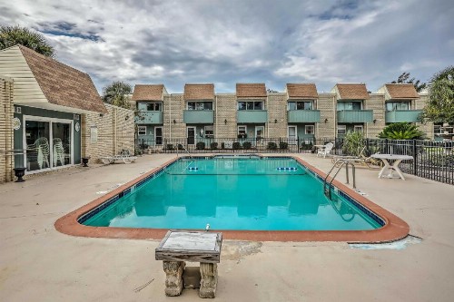 Modern Townhome - 2 Blocks to Myrtle Beachfront! - image 12