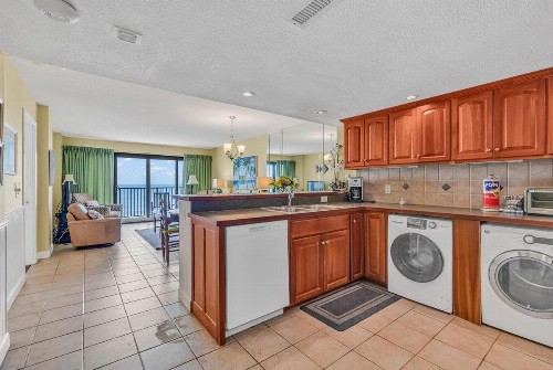 SPRINGS TOWERS 402 3BR - image 10