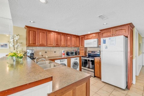SPRINGS TOWERS 402 3BR - image 9