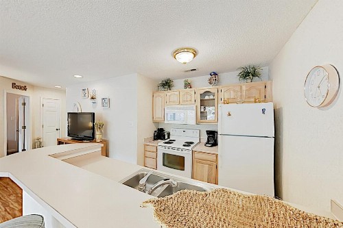 Beach Bliss: Private Balcony 200 Yards to Shore! condo - image 4