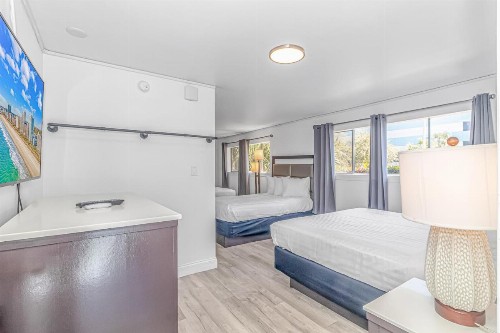 Sun Fun Motel - image 16