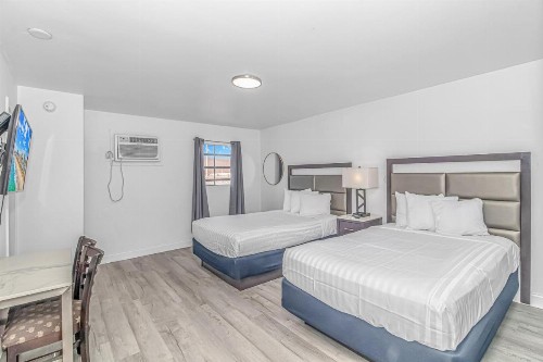 Sun Fun Motel - image 24