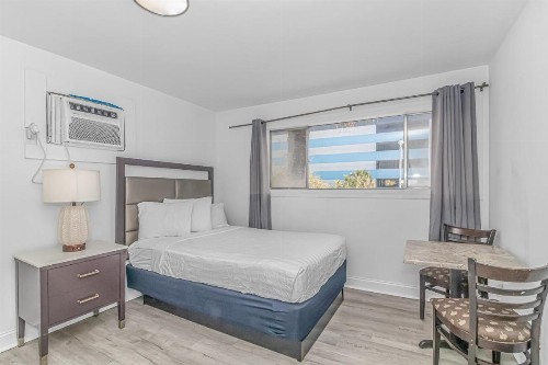 Sun Fun Motel - image 30