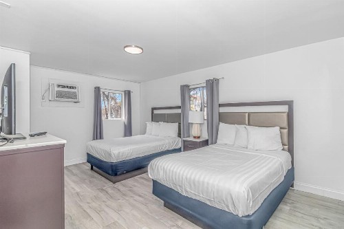 Sun Fun Motel - image 31