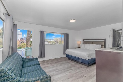 Sun Fun Motel - image 9