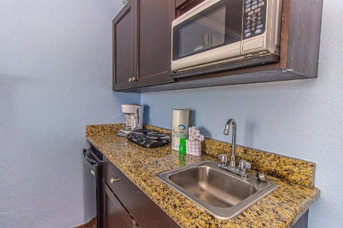 Oceanview King Suite - Fully Updated! - Landmark Resort 715 - Great Views! Sleeps 4 - image 2