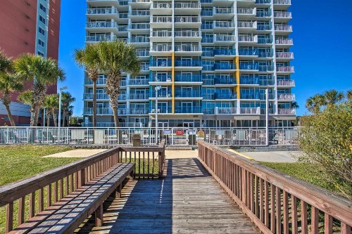 Oceanfront Condo with Lanai Walk to SkyWheel! - image 2
