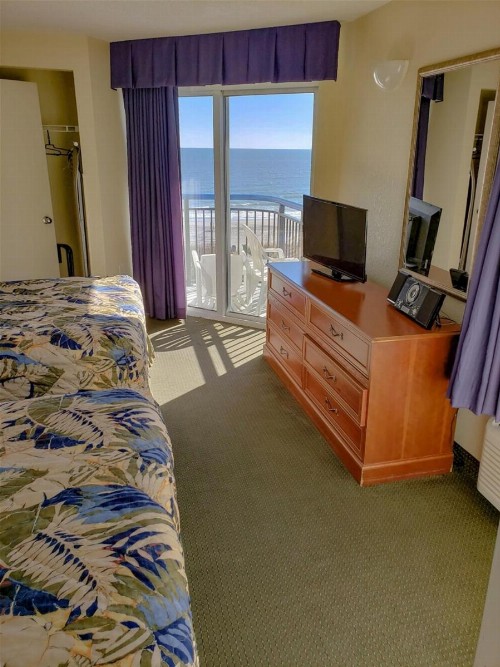 Oceanfront 1 Bedroom 2 Bath Suite Boardwalk 439 - image 2