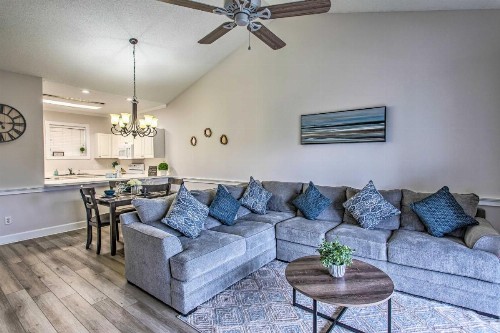 Cozy Coastal Condo 2 Mi to Shop Golf and Swim - image 6
