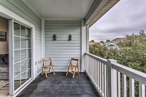 Cozy Coastal Condo 2 Mi to Shop Golf and Swim - image 7
