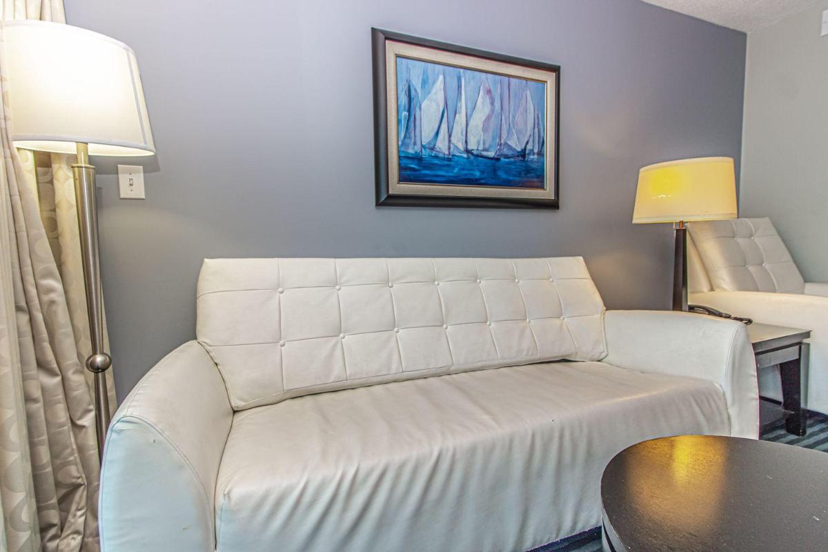 Direct Oceanfront Oceans One Resort Beautiful Condo Sleeps 6 - image 5
