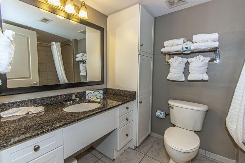 Direct Oceanfront Oceans One Resort Beautiful Condo Sleeps 6 - image 8