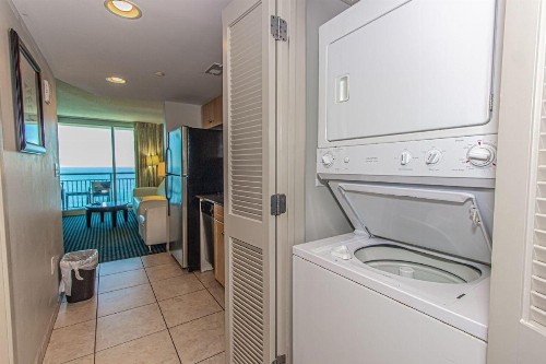 Direct Oceanfront Oceans One Resort Beautiful Condo Sleeps 6 - image 9