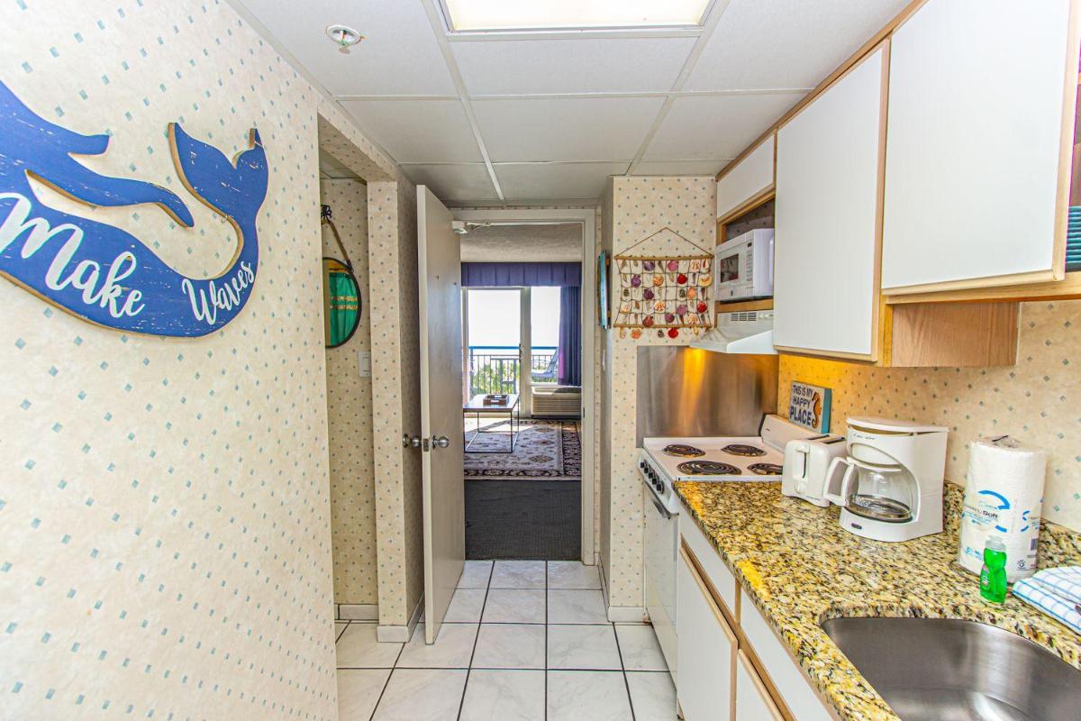 Beautifully Decorated Boardwalk Resort Unit 236 Direct Oceanfront Sleeps 8 - image 2
