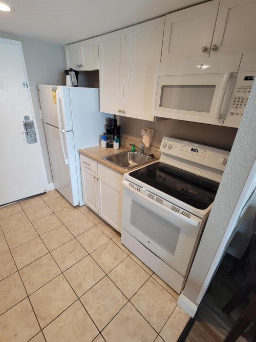 Direct Oceanfront Suite Caravelle Resort 615 Sleeps 4 Guests - image 8