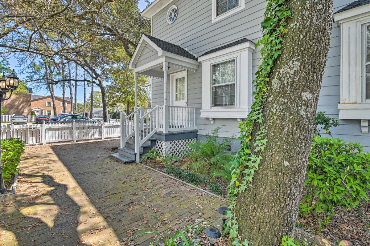 Rock and Roll Home 3 Blocks from Myrtle Beach! - main image