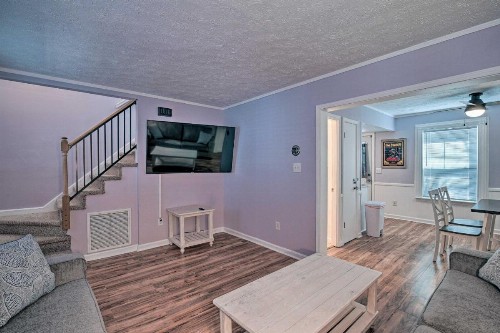 Rock and Roll Home 3 Blocks from Myrtle Beach! - image 2