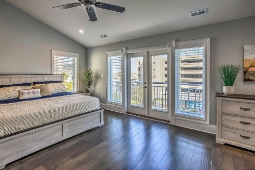 4-Story Townhome 1 Block to Myrtle Beach! - image 10