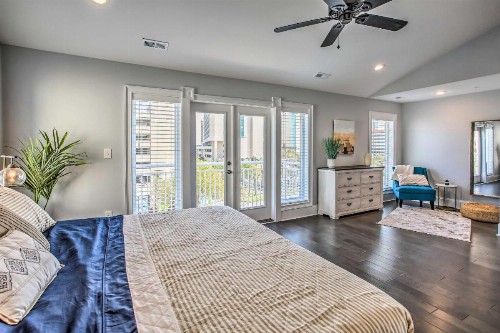 4-Story Townhome 1 Block to Myrtle Beach! - image 11