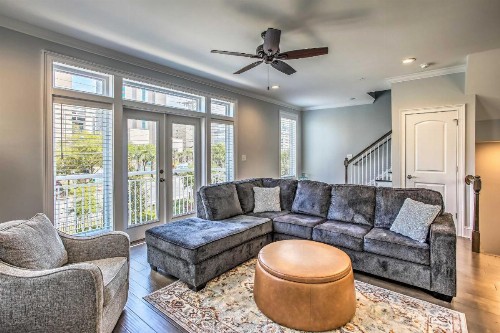 4-Story Townhome 1 Block to Myrtle Beach! - image 4
