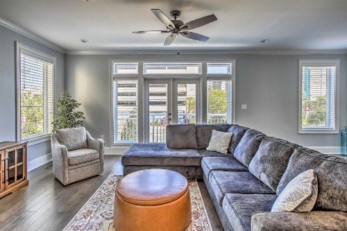 4-Story Townhome 1 Block to Myrtle Beach! - image 5