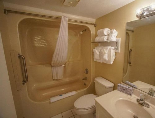 Luxurious Coastal Retreat Villa at Surfside Beach - Three Bedroom Villa #1 - image 8