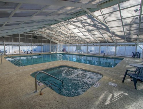 Luxurious Coastal Retreat Villa at Surfside Beach - Three Bedroom Villa #1 - image 9