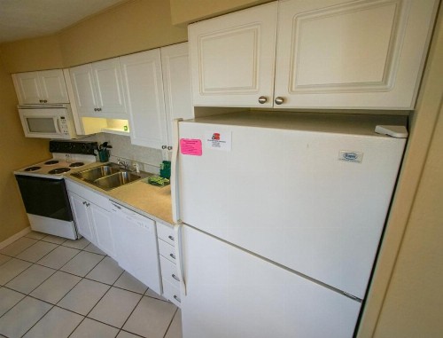 Luxurious Coastal Retreat Villa at Surfside Beach - Two Bedroom Villa #1 - image 8