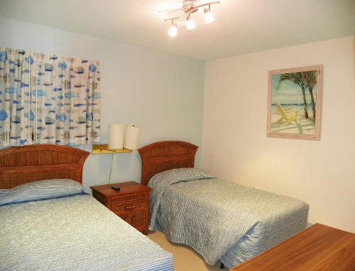 Spacious Condo Mid-point the Grand Strand - One Bedroom Condo #1 - image 3