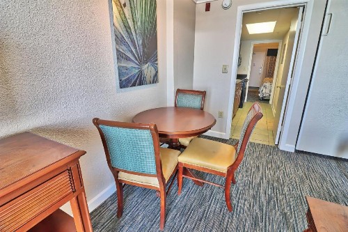 Oceanfront 1 Bedroom Suite Sleeps 6 Holiday Pavilion Condominium Tower 712 - image 10