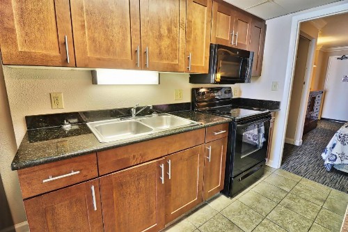 Oceanfront 1 Bedroom Suite Sleeps 6 Holiday Pavilion Condominium Tower 712 - image 5