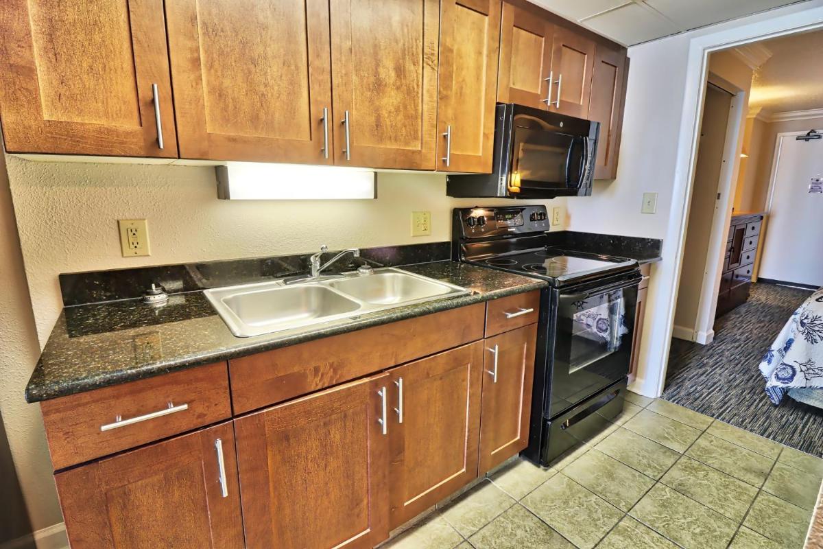 Oceanfront 1 Bedroom Suite Sleeps 6 Holiday Pavilion Condominium Tower 712 - image 5