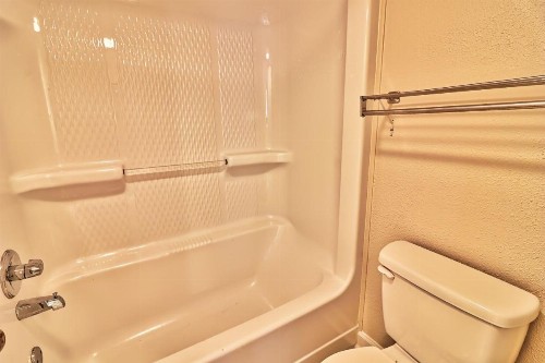 Oceanfront 1 Bedroom Suite Sleeps 6 Holiday Pavilion Condominium Tower 712 - image 9