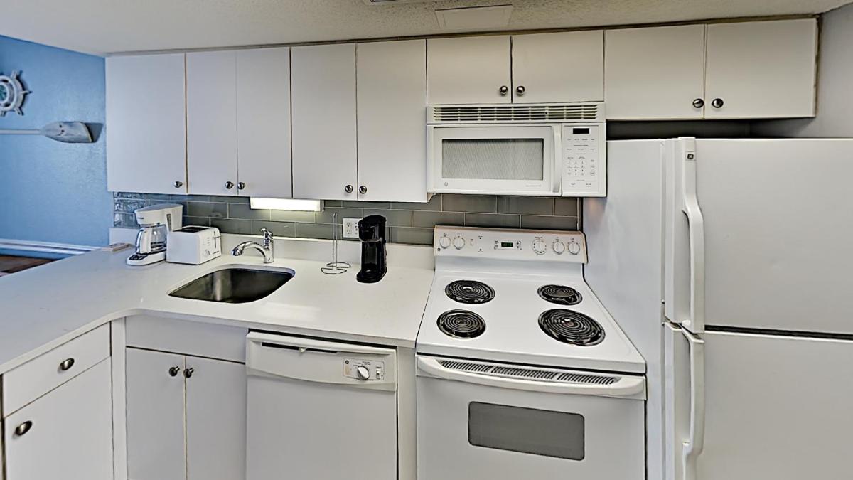 Seawatch North Tower 611 1BR 1BA Oceanfront Condo - image 7