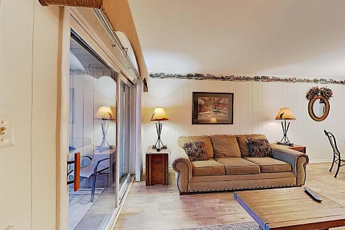 Mariners Cove B119 2BR 2BA 2nd Row Condo near popular Shore Drive - image 9