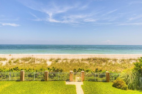 Oceanfront Duplex downtown Myrtle Beach putting green pool great location and near Sky Wheel - image 1