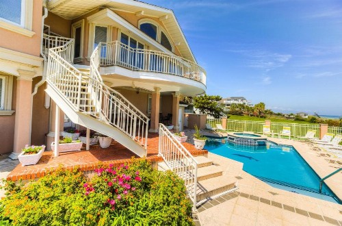 Oceanfront Duplex downtown Myrtle Beach putting green pool great location and near Sky Wheel - image 11